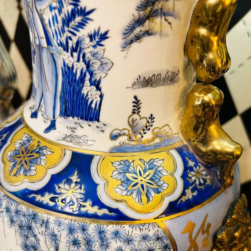 Classic Blue & White Lion-Head Chinoiserie Vase on Gilt Base – 16.5” Vintage Lux